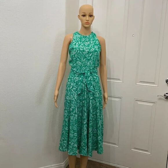 Silk Studio Dresses & Skirts - Silk Studio For Petites Size 4 💯% Silk Scoop Neck Sleeveless Green White Belted